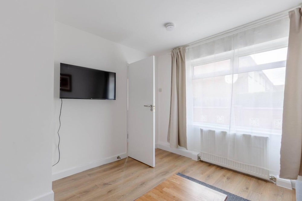Фото Modern 2bd Flat - 5 min to London City Airport