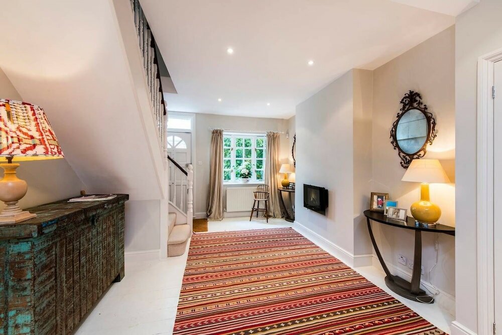 Фото Delightful 2-bed Home, Fulham