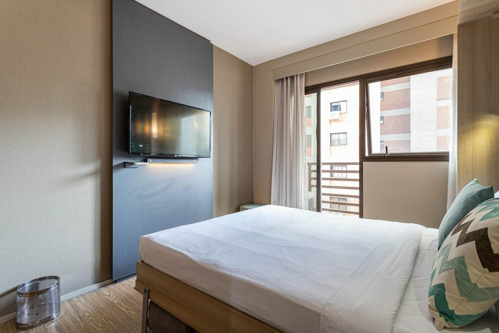 Фото Charlie Alphaville