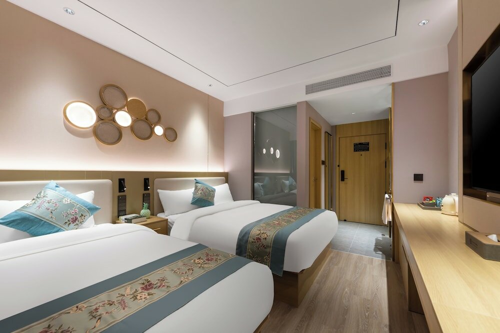 Фото East Sacred Hotel-near Beijing Tiananmen Square, the Forbidden City, Wangfujing Subway Station