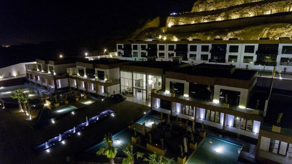 Фото Al Ammariah Hills Resort