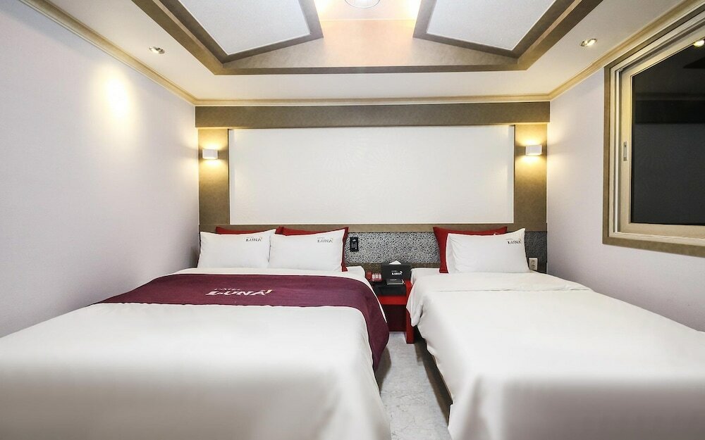 Фото Yeosu Luna Hotel