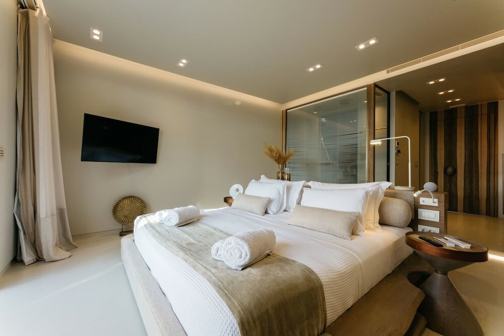 Фото Avgoustos Suites - Adults only