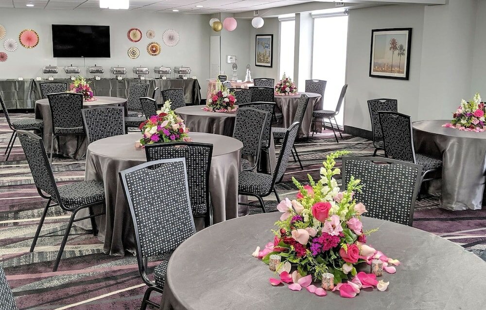 Фото Best Western Plus Commerce Hotel