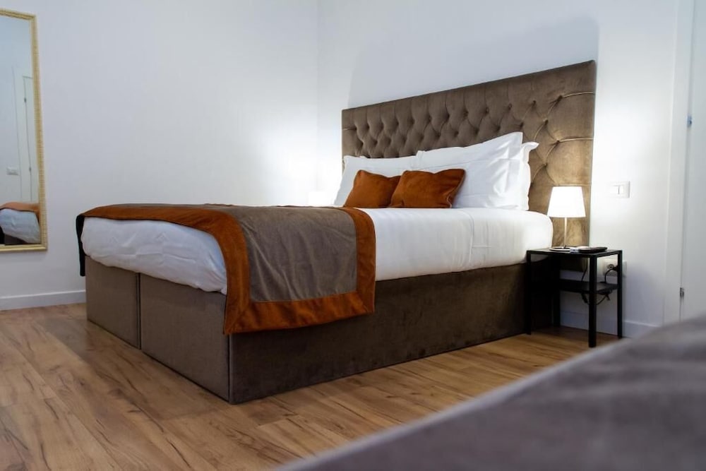 Фото Home at Rome Vatican Suites