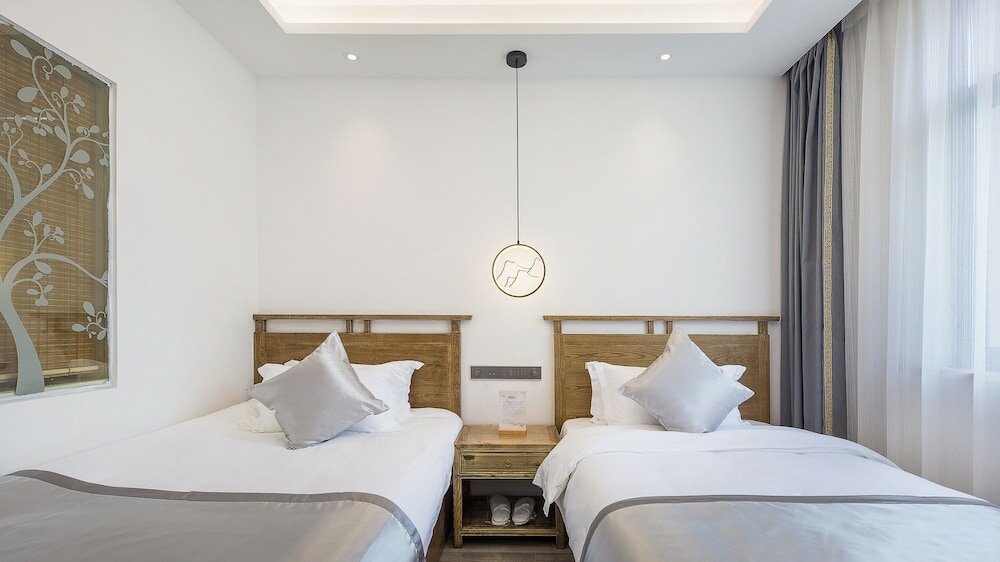 Фото Floral Hotel Red Forest Yuyao