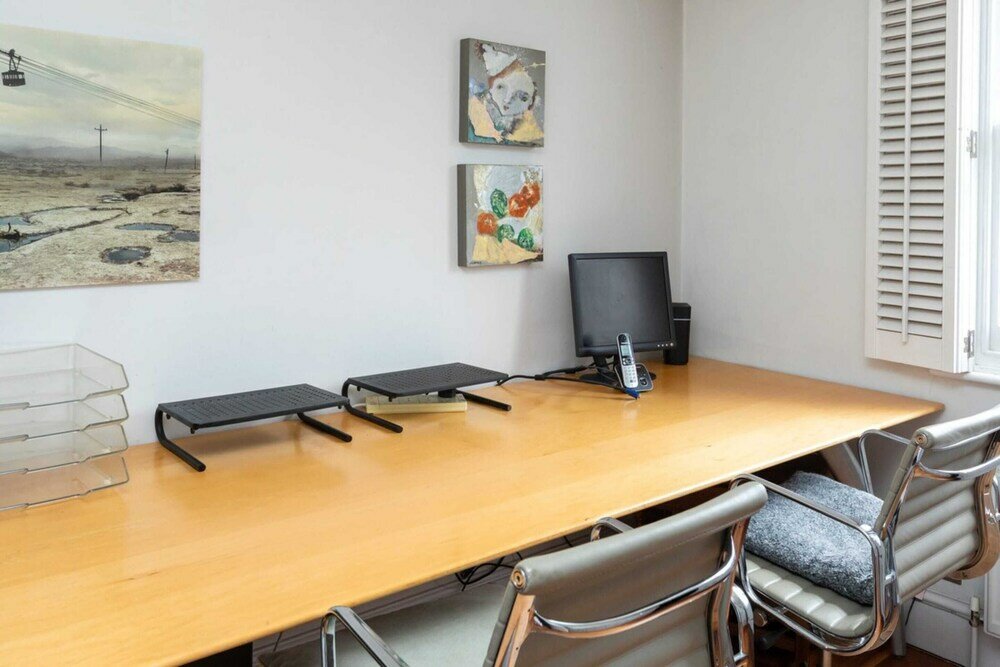 Фото Incredible 5 Bedroom House W/private Garden -wandsworth!