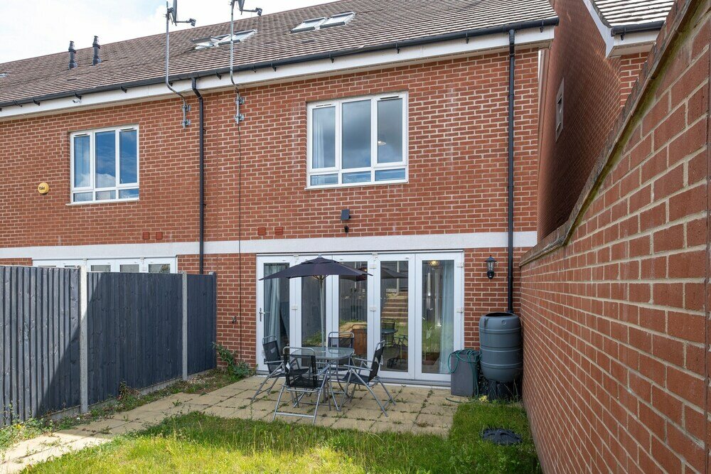 Фото Ferndale Serviced 4 Bedroom 2 Bath House