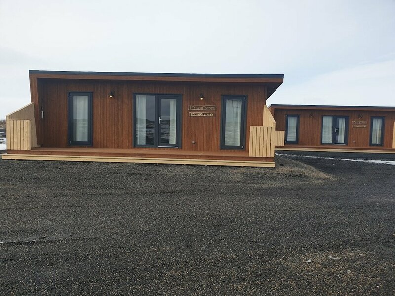 Гостиница Black beach cottage