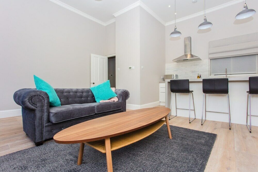 Фото Modern & Spacious 1 Bedroom Apartment in London