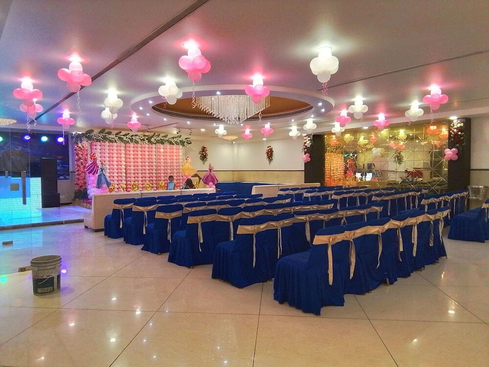 Фото Hotel Vibharaj Palace