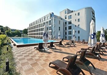 Фото White Rock Castle Hotel