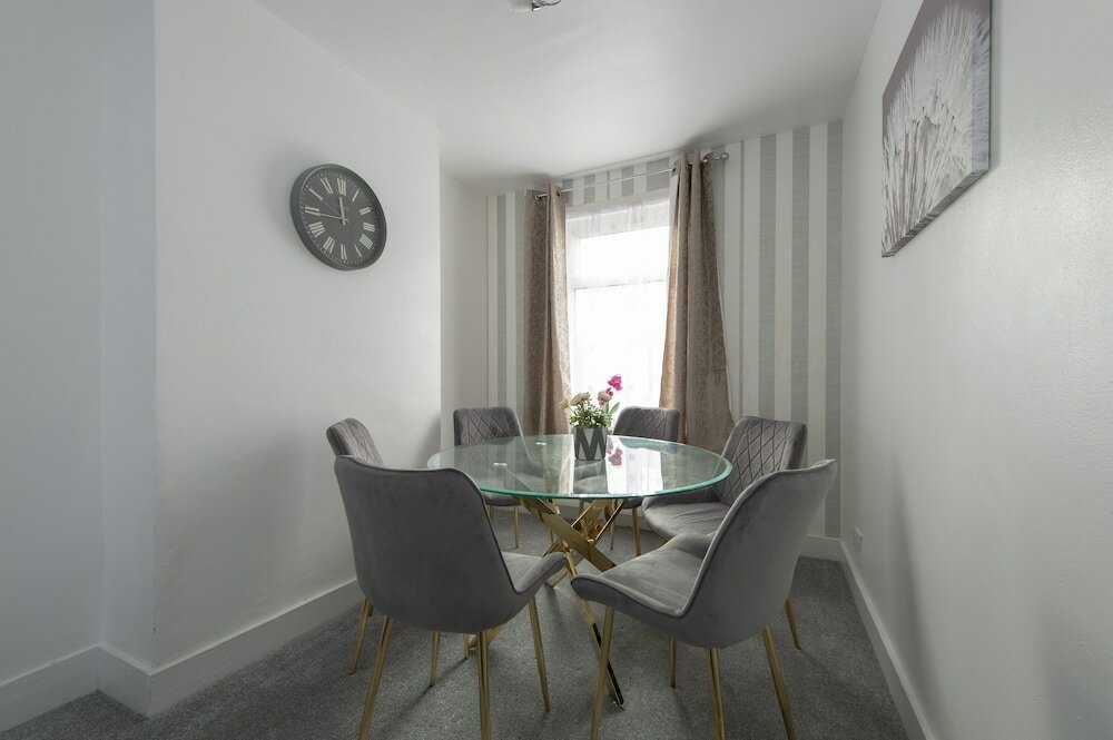 Фото Fortified Three Bedroom Home