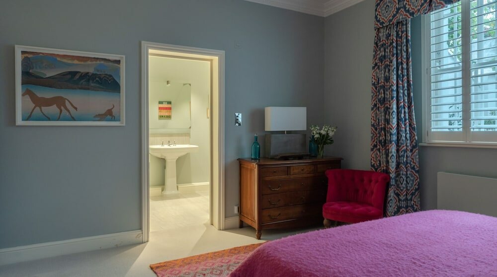 Фото Altido Elegant 3-Bed Flat W Private Garden In Notting Hill