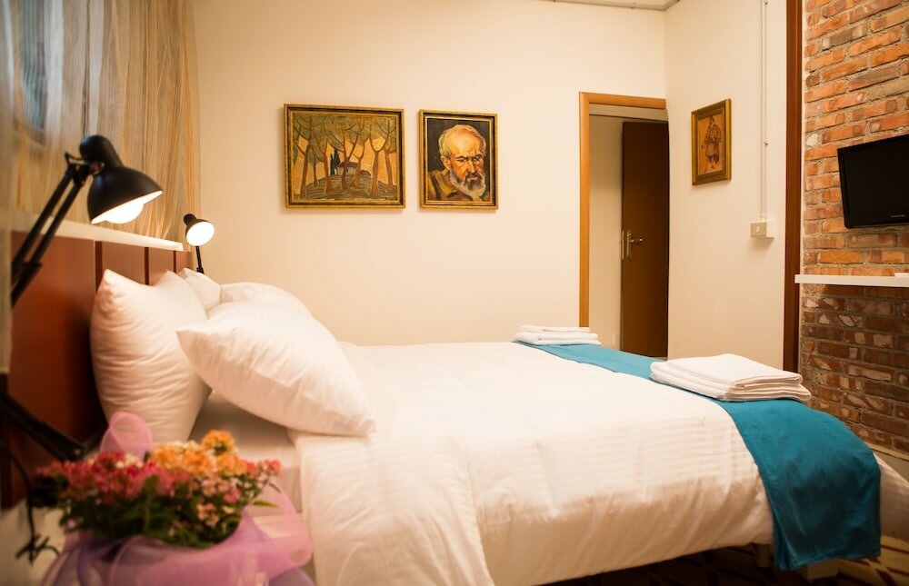 Фото Artistic Tirana