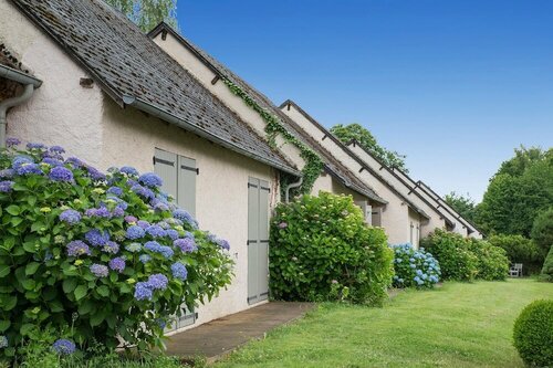 Гостиница The Originals Relais, Hôtel Restaurant Les Coquelicots