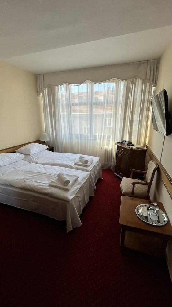 Фото Fleur De Lis Hotel