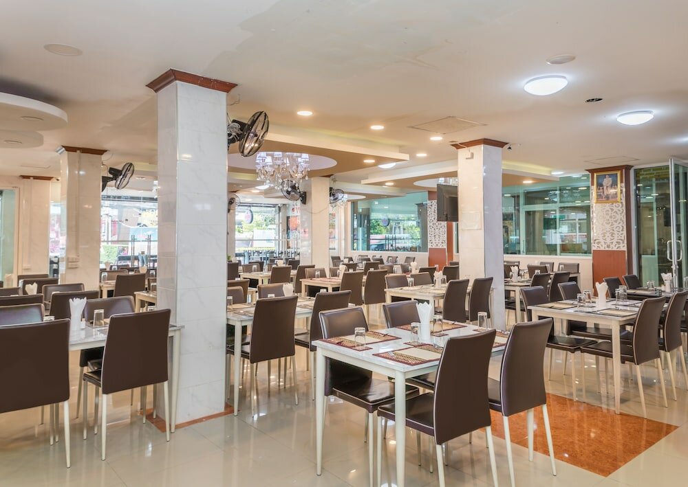 Фото Regenta Central Residency