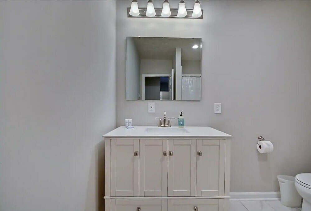 Фото Spacious 6br/3ba House w Parking! Sleeps 20!