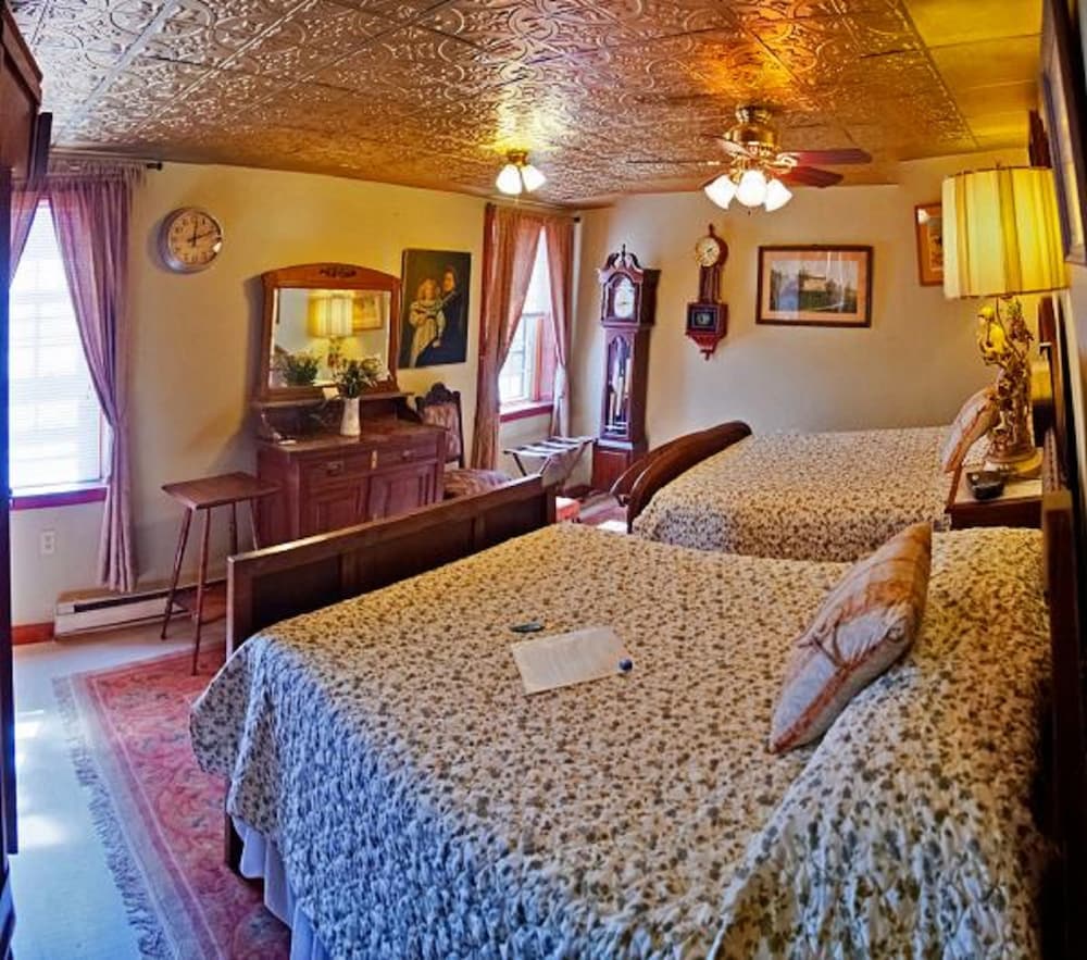 Фото Old Winterport Commercial House