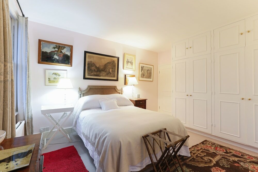 Фото Altido Attractive Chelsea Apartment Sleeps 4