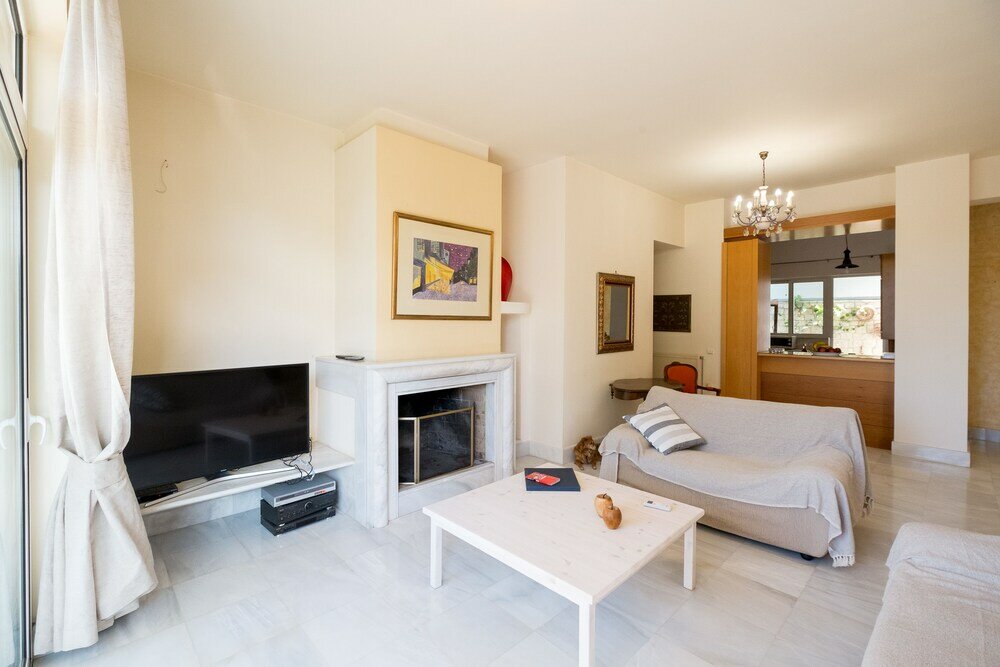 Фото Steps to the beach family Home in Agioi Apostoloi