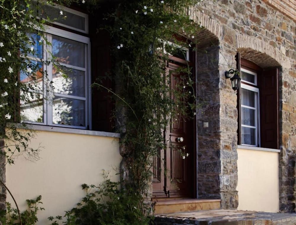 Фото Yiasemi of Chios