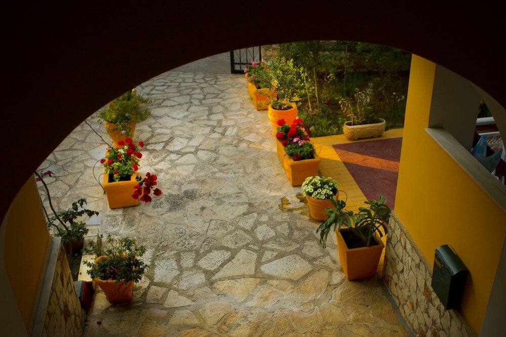 Фото Pyrgaraki Studios and Apartments