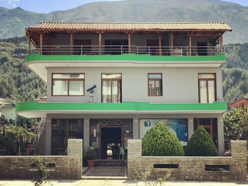 Гостиница Gold Guest House & Bar в Области Гирокастра