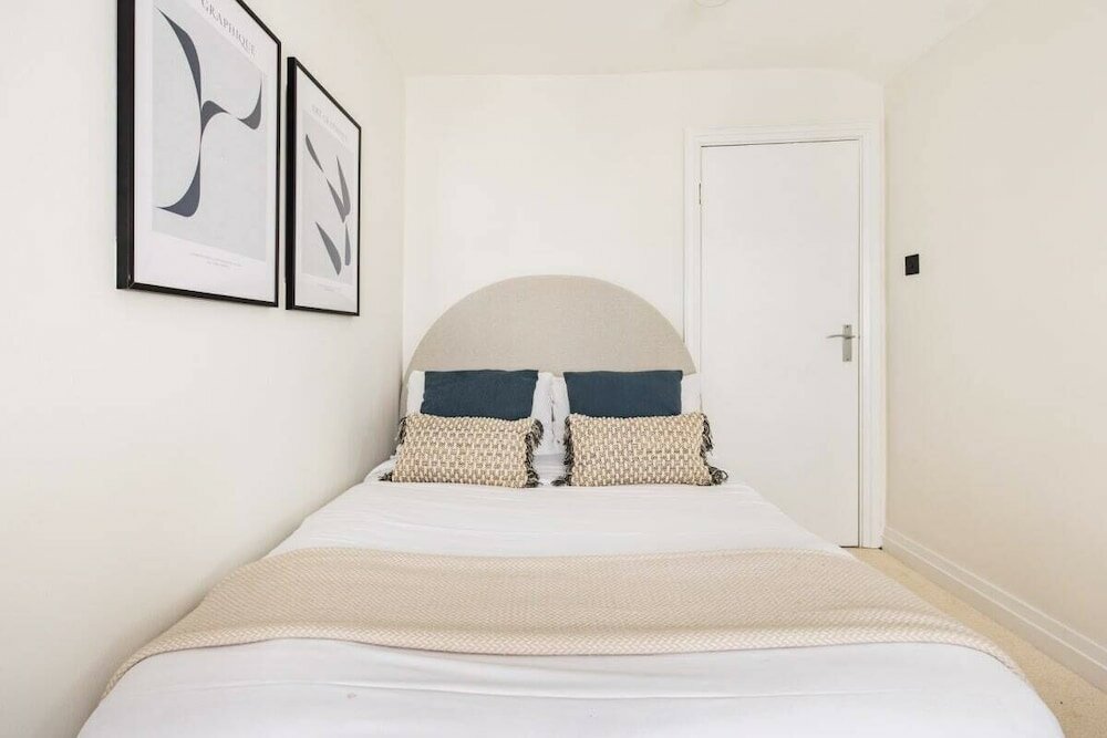 Фото The Escalier Mews - Stunning 3bdr Mews Home Flooded with Natural Light