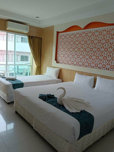 Гостиница T & C Hotel Patong Beach