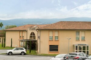 Гостиница The Originals City, Hôtel Le Causséa