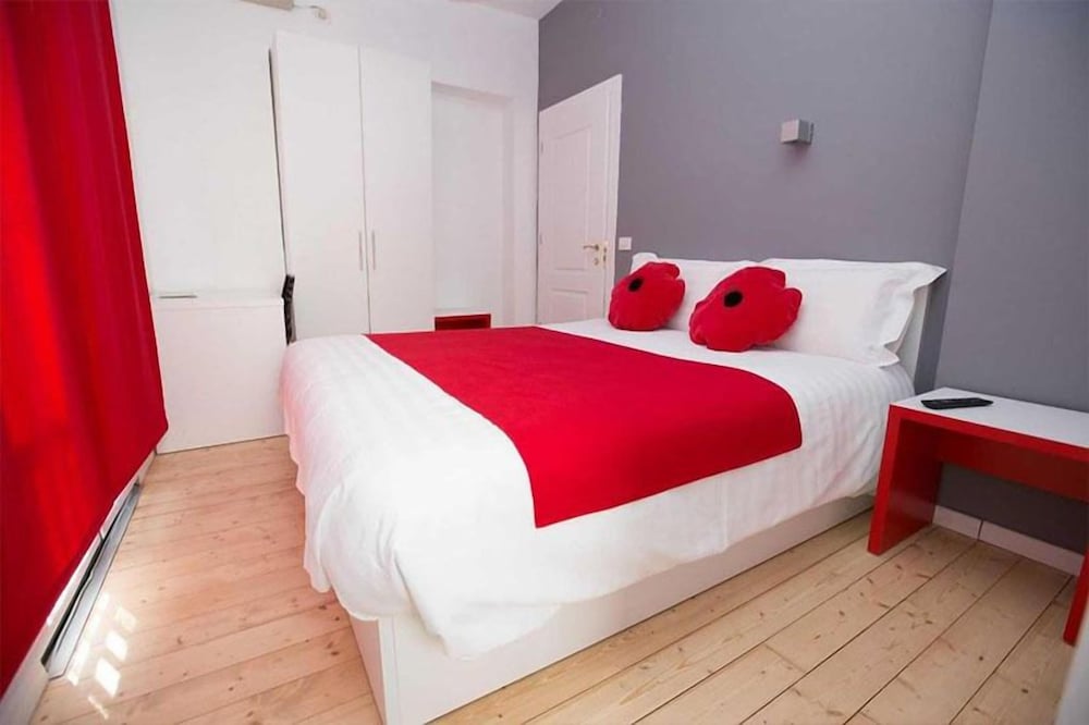 Фото Отель Liqeni Tirana