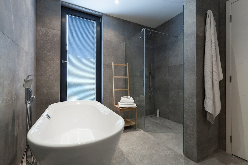 Фото Unit 5 - Trendy Smart Home Triplex Private Garden & Parking