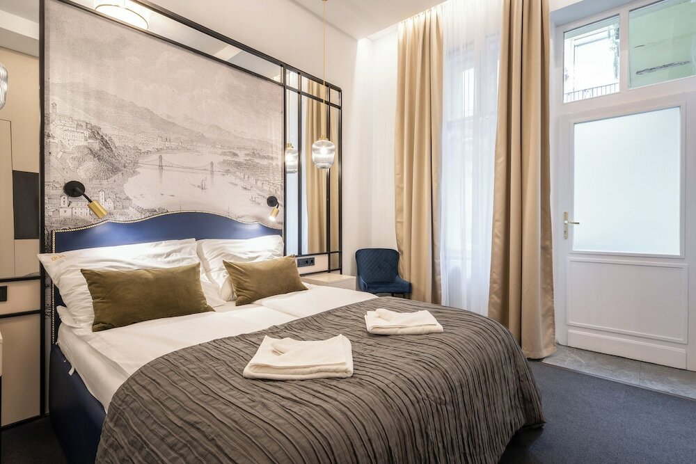 Фото Astoria Boutique Suites by BQA