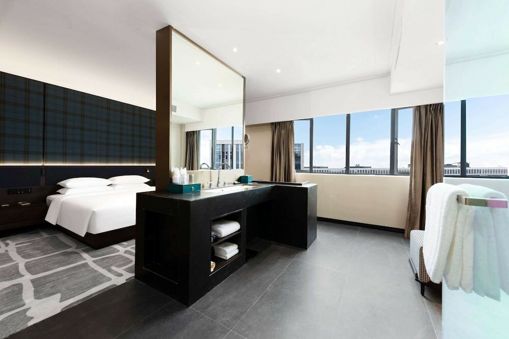 Фото Wingate by Wyndham Wuhan Optics Valley