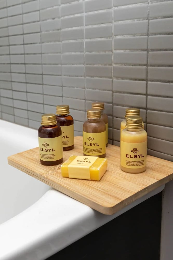 Фото 2 Bedroom 2 Bathroom Victorian Maisonette in Barbican