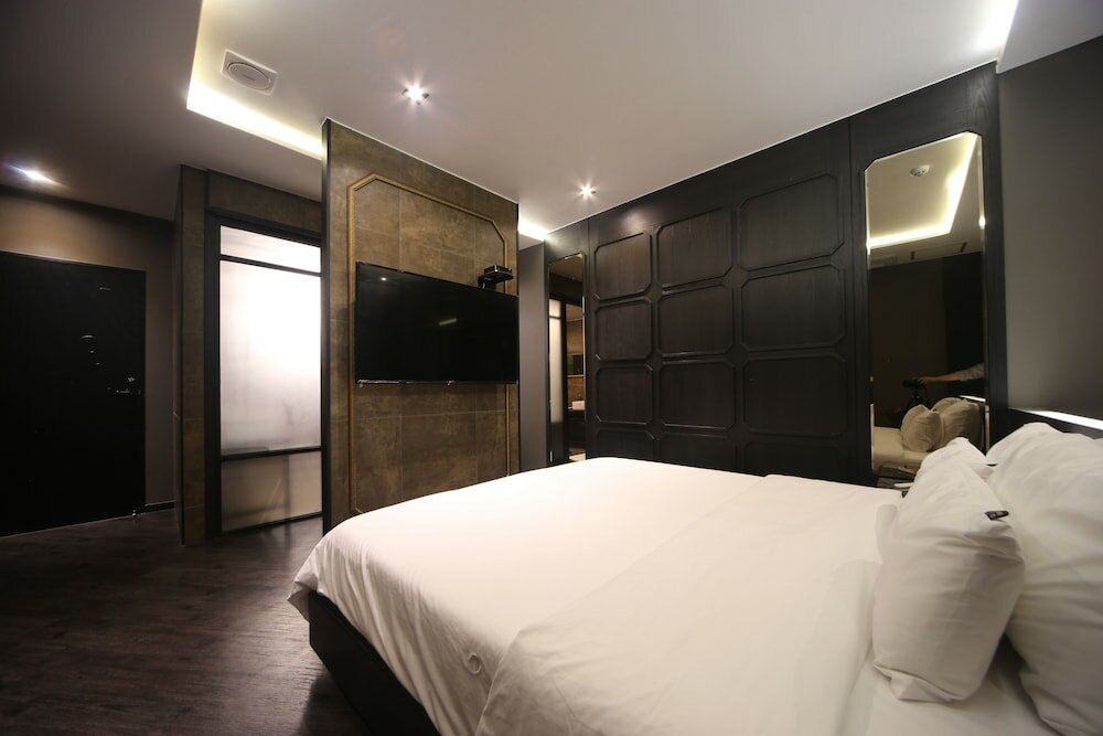 Фото Brown Dot Hotel Beomil