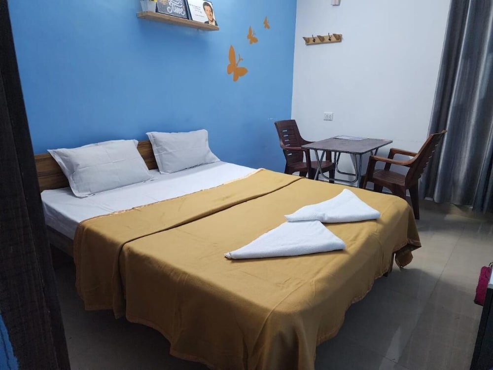 Фото Urban Sqaur Stay