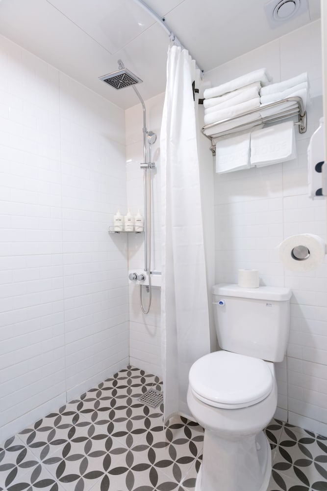 Фото Neat House Hongdae