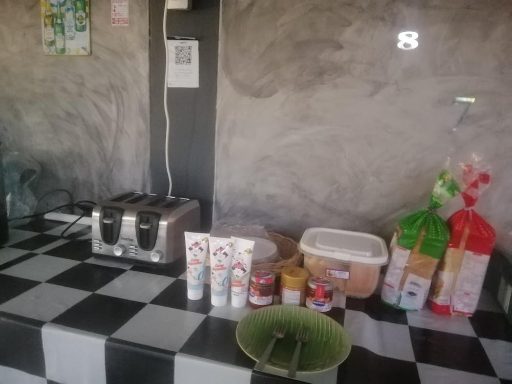 Фото Lom Choi Home Stay Ayutthaya - Hostel