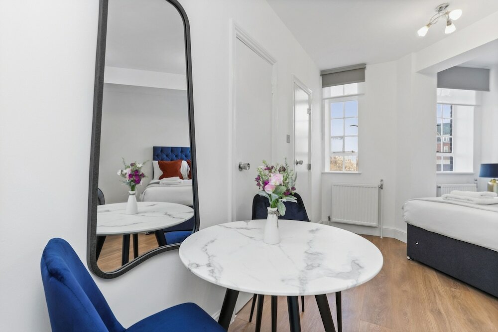 Фото Chelsea Cloisters by Capital