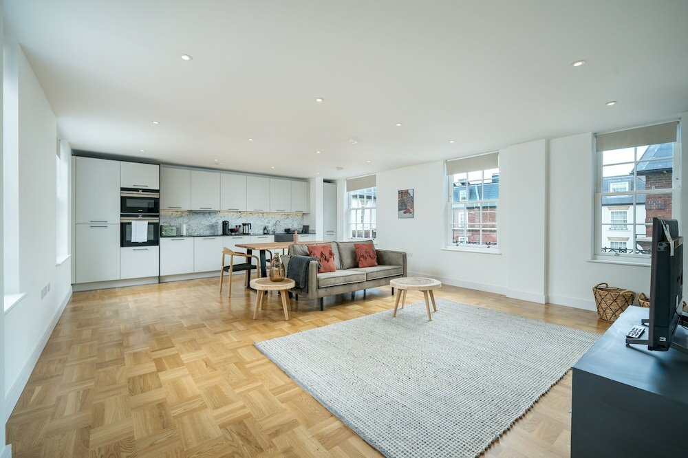 Фото Altido Spectacular 3-Bed Flat Near Holland Park