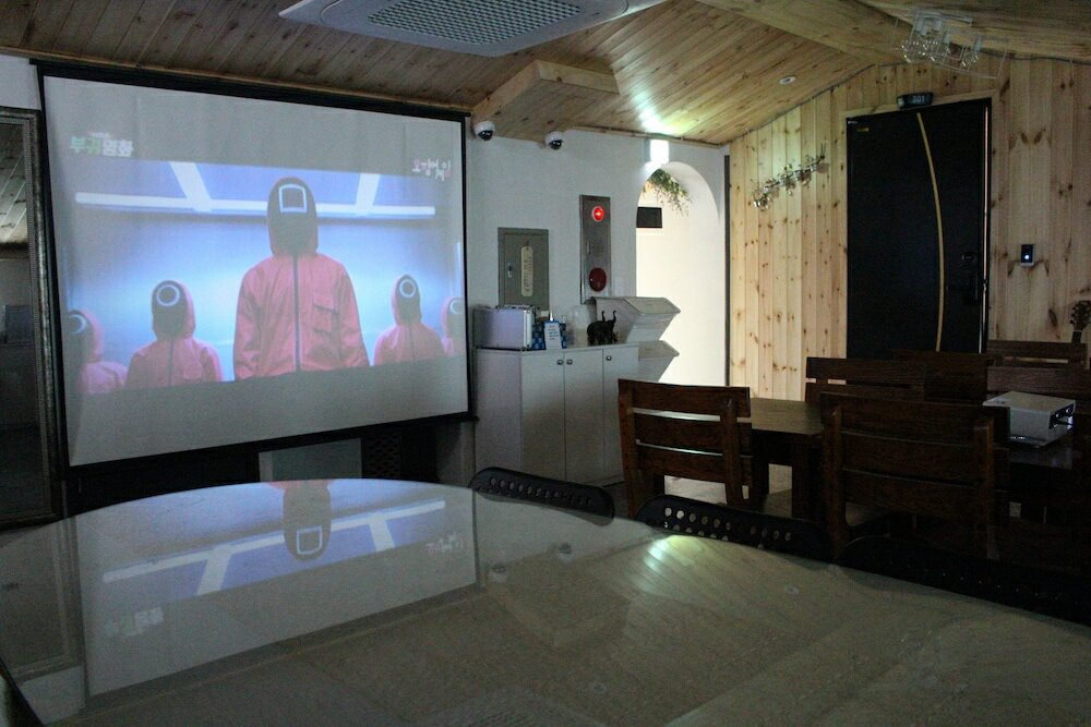 Фото The Road Hotel