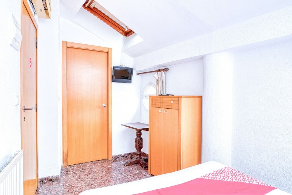 Фото Oyo Hostal Nova Picanya