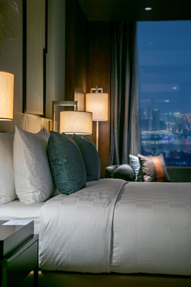 Фото Hualuxe Xiamen Haicang Harbour View, an Ihg Hotel