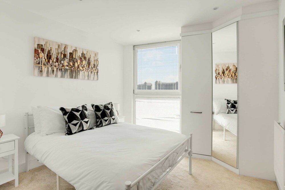 Фото Panoramic London: 3-bed City Oasis