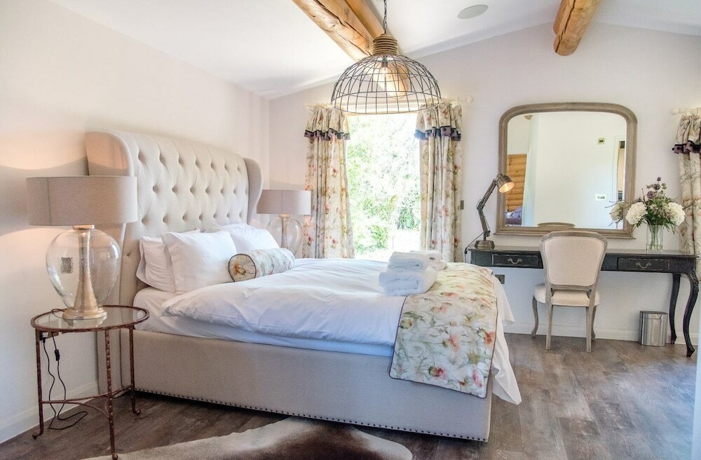 Фото Magnolia, Kingfishers