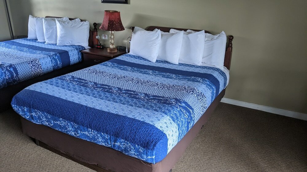 Фото The Meadowlark Inn