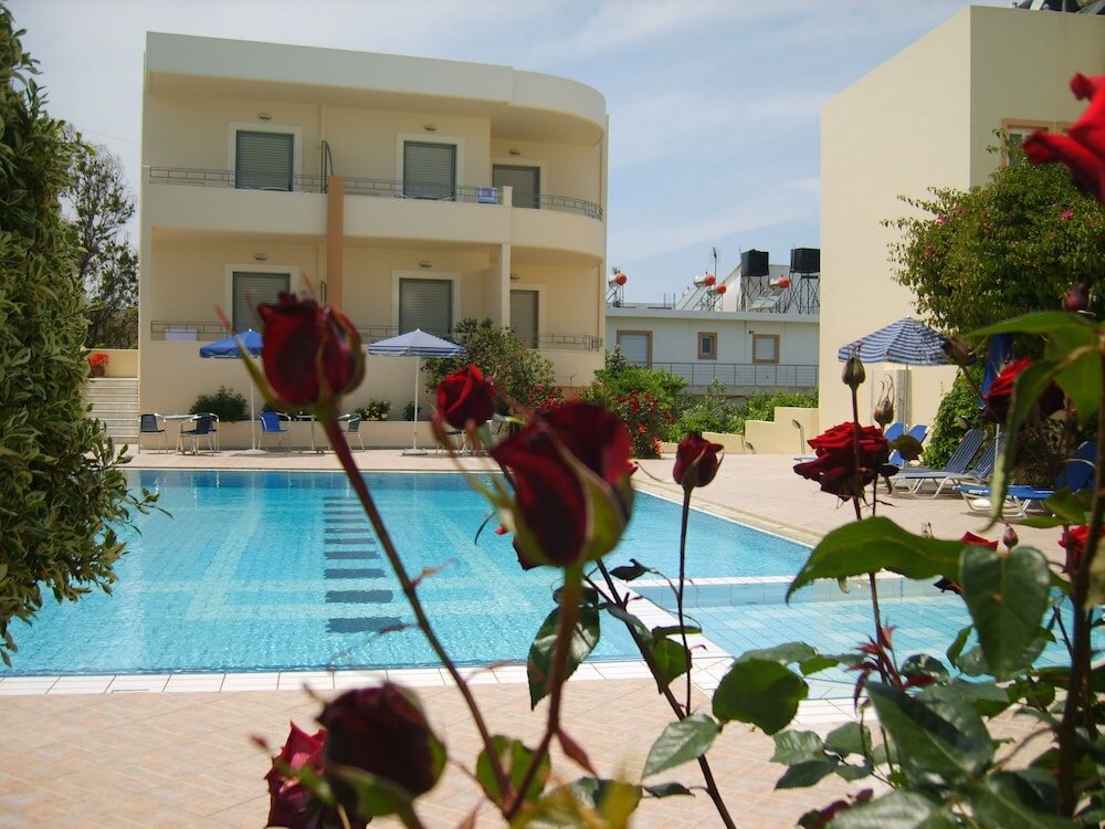 Фото Yakinthos Hotel